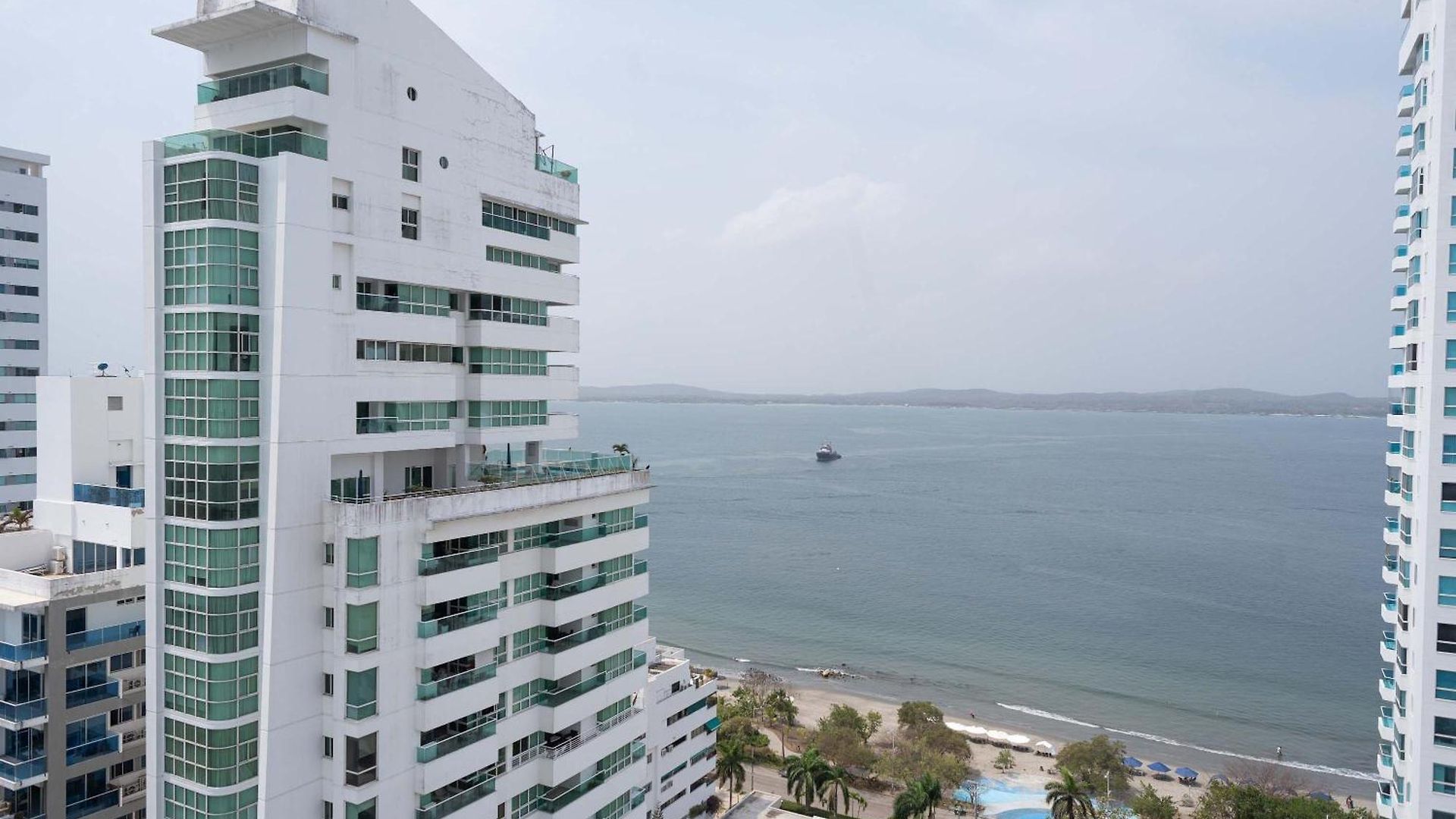 Tres - Vista Al Mar Apartamento *